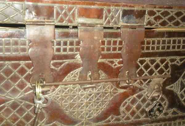 Сундук, кованный железом, конец 19 века