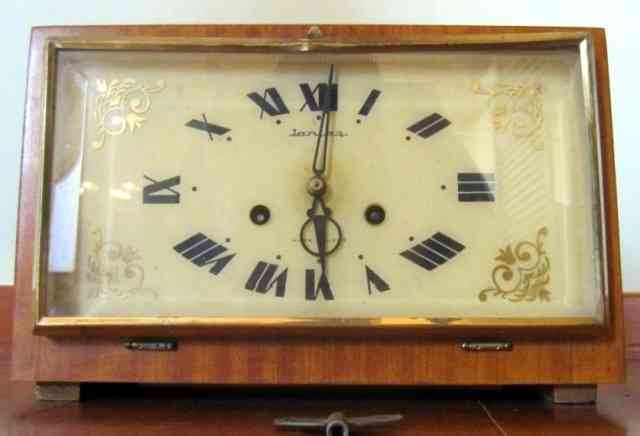 Настольные часы с боем очз "Янтарь" 1970 г