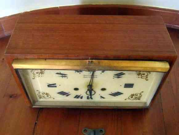 Настольные часы с боем очз "Янтарь" 1970 г