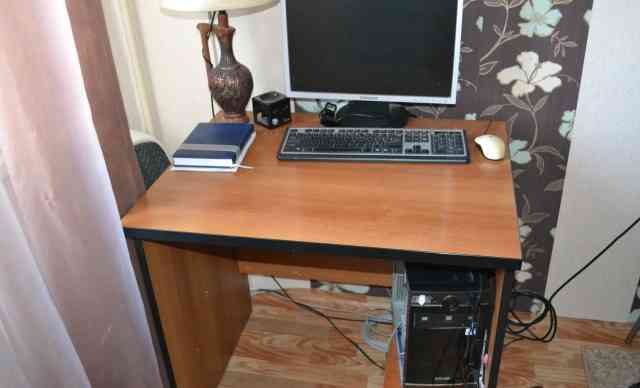 Шкаф и стол для компьютера