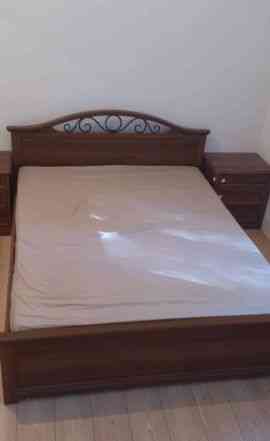 Двухспальная кровать с матрацом