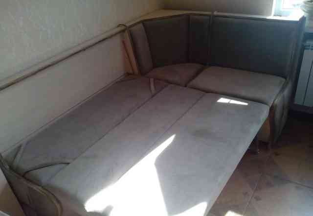 Угловой диван для кухни со спальным местом