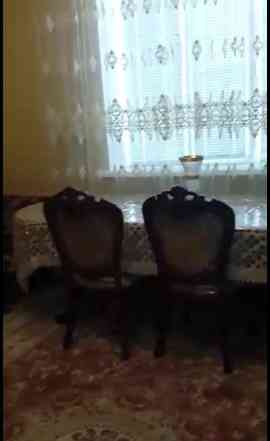  гостиную хол, горка, стол и стулья