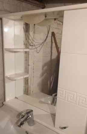 Тумба для ванной с раковиной и зеркалом