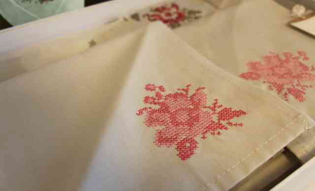 Новый столовый текстиль, скатерть и салфетки
