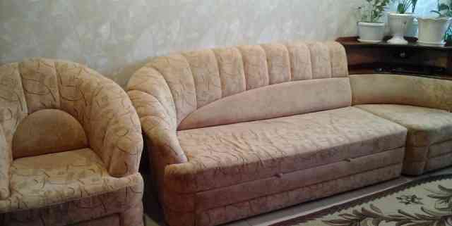 Угловой диван+ 1 кресло