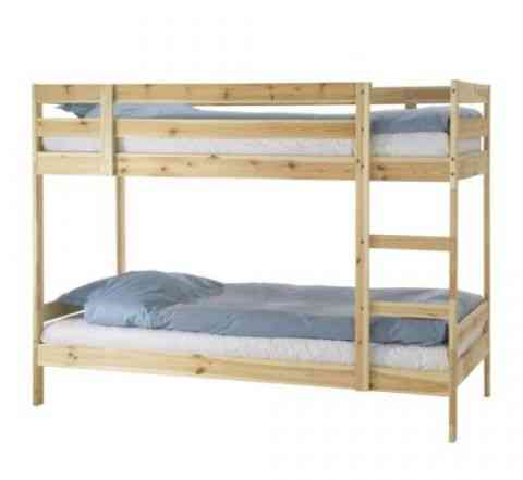 Двухъярусная кровать Икеа из сосны с матрасами
