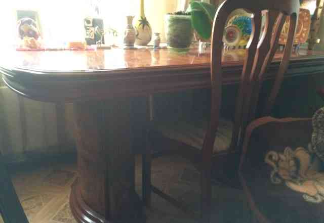 Гостиный стол из Итальянского массива