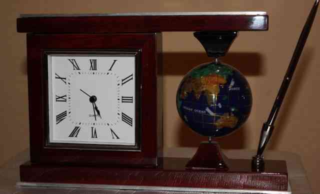 Часы настольные Глобус