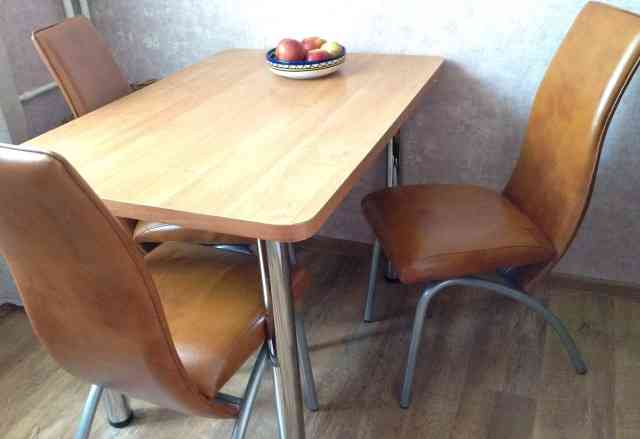  кухонный стол и стулья