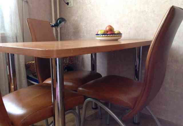  кухонный стол и стулья