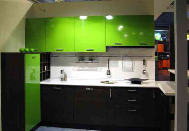 Кухонный гарнитур из пластика зеленый