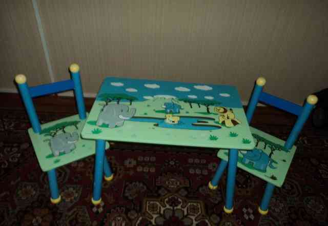 Детский столик и стулья