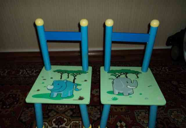 Детский столик и стулья