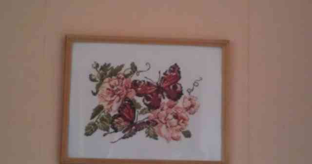 Картина вышитая крестиком "Пионы и бабочки"