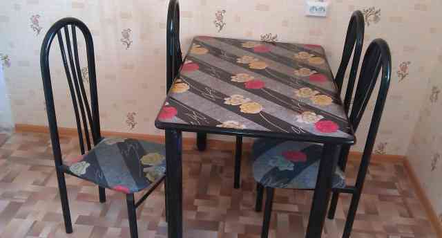  кухонный стол + 4 стула