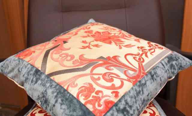 Декоративные диванные подушки