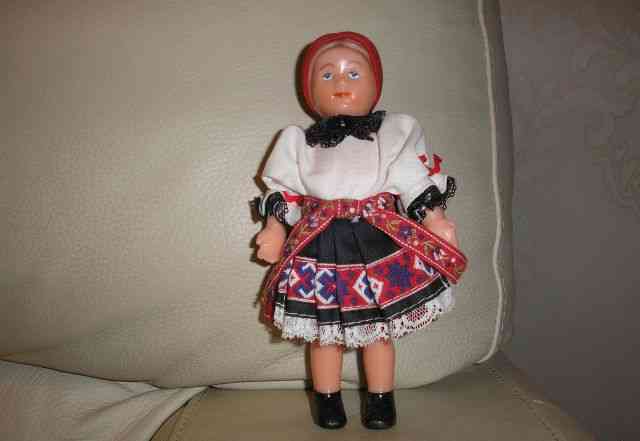 Миниатюрная кукла в национальном словацком костюме