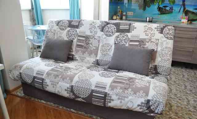 Диван-кровать с подушками + наматрасник в подарок