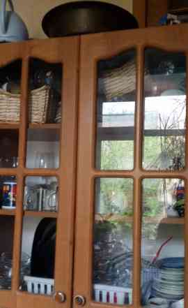 Шкаф кухонный со стеклянной дверцей