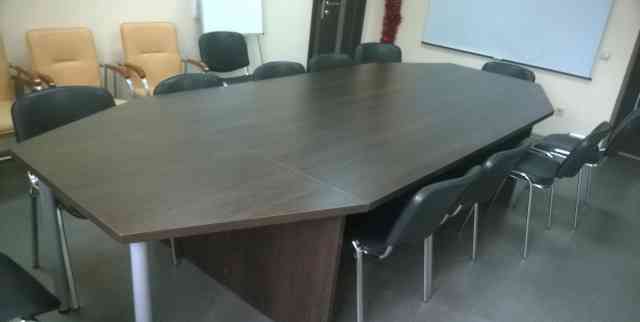 Стол для переговорной комнаты