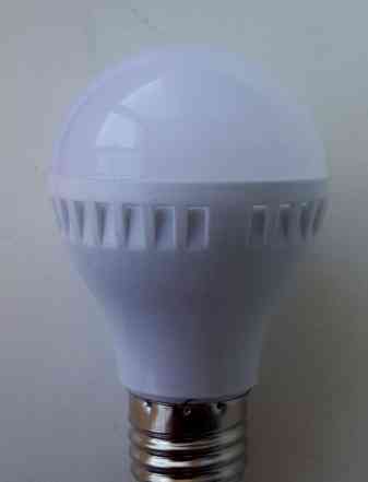 Светодиодная лампа LED мощностью 7 Вт