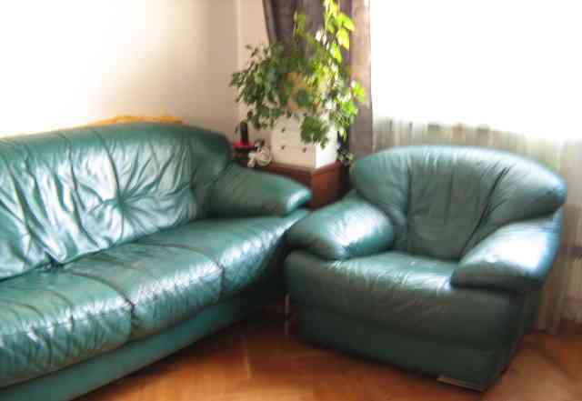 Кожаный диван и 1 кресло
