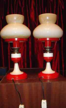 Трехрожковая люстра и 2 настольные лампы