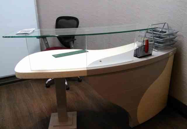 Дизайнерский стол из искусственного камня