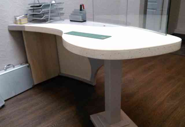 Дизайнерский стол из искусственного камня