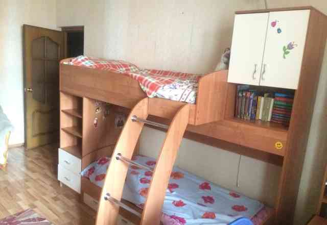 Двухъярусная детская кровать со шкафами
