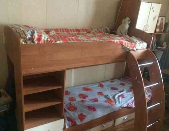 Двухъярусная детская кровать со шкафами