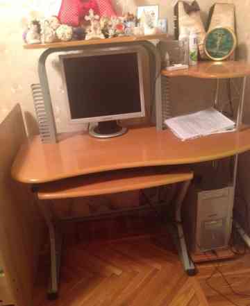 Компьютерный стол и секретарь
