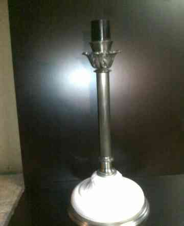 Настольная лампа с абажуром или без