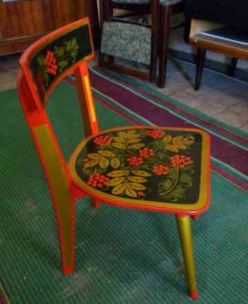 Кофейный столик и декоративный стул, хохлома
