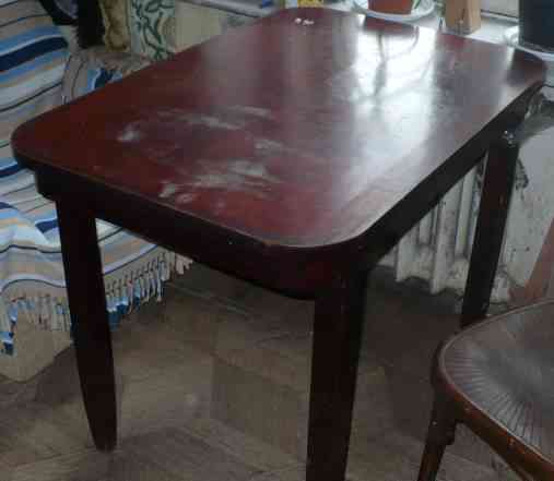 столик из красного дерева, фанерованный