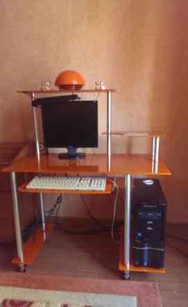Стеклянный оранжевый компьютерный стол
