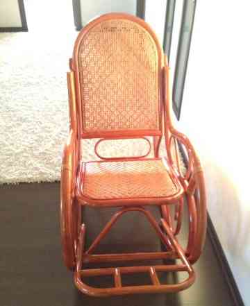 Кресло-качалка из ротанга