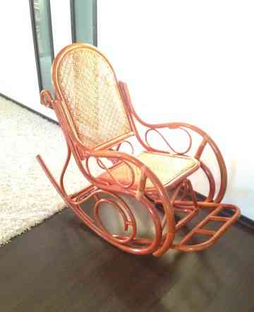 Кресло-качалка из ротанга