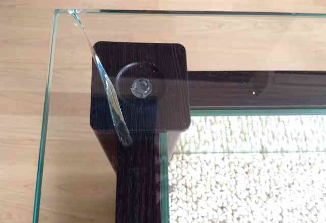 Столик журнальный со стеклянной поверхностью