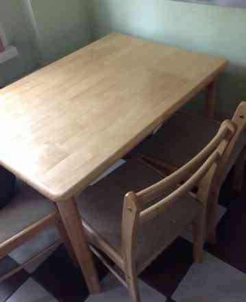Обеденная зона (стол + 4 стула)