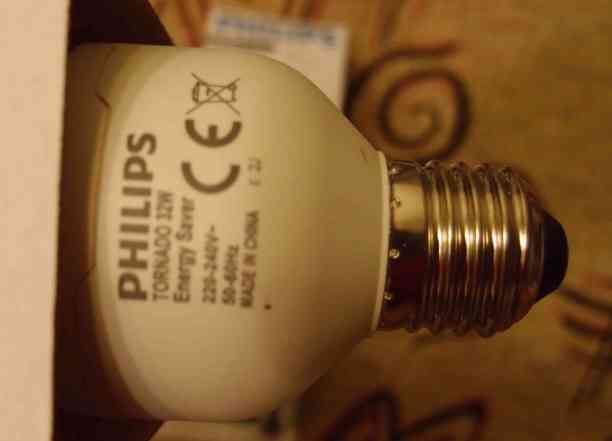Лампы Philips tornado 32 Вт (обычная лампа 150Вт)