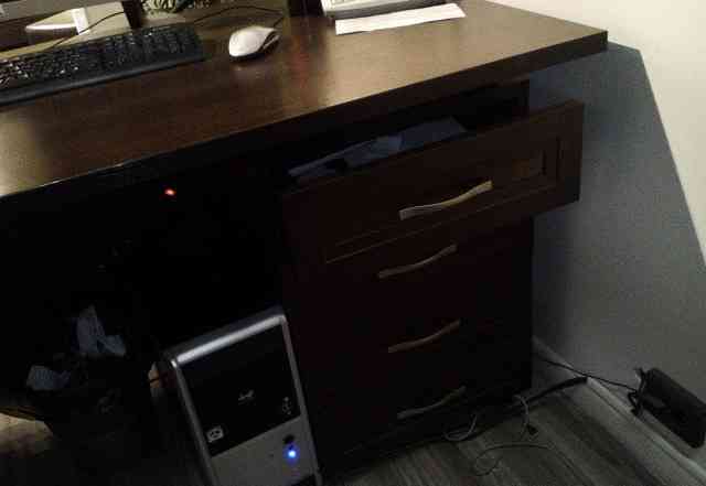 Офисный стол со встроенной тумбой