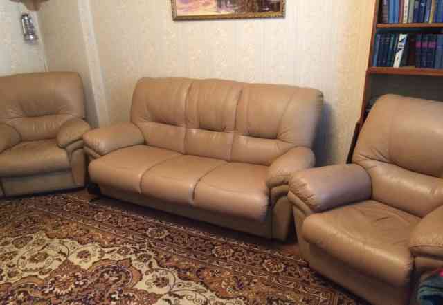 Кожаный диван + 2 кресла