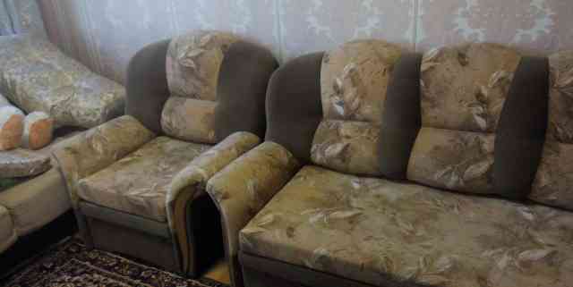  мягкая мебель (диван и два кресла)