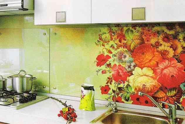Красочный стеклянный фартук с фотопечатью на кухню