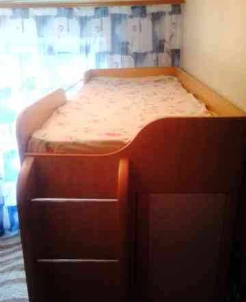 Детский уголок с кроватью на 2-м этаже
