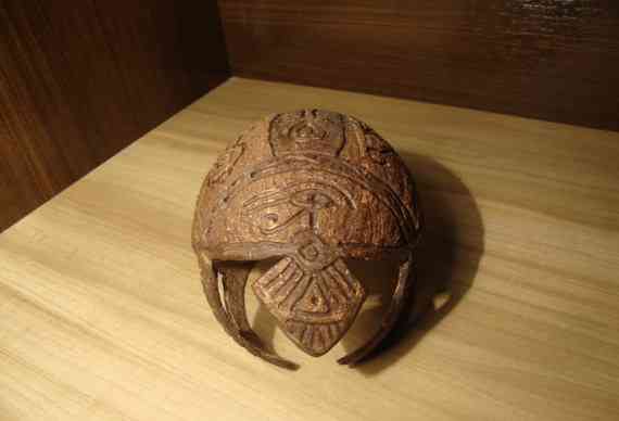 Статуэтка скарабея из скорлупы кокоса