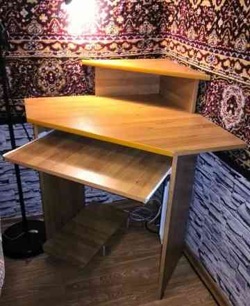 Оригинальный и удобный угловой компютерный стол