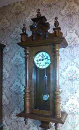 Старинные настенные часы с открытым анкером
